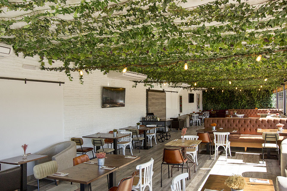 jardines verticales artificiales para decoración restaurante