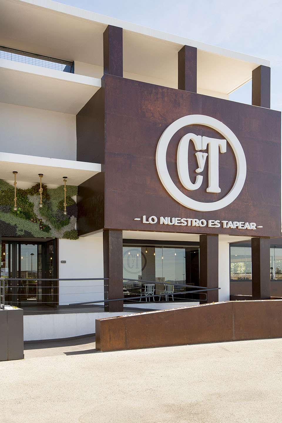 jardines verticales artificiales para fachada restaurante